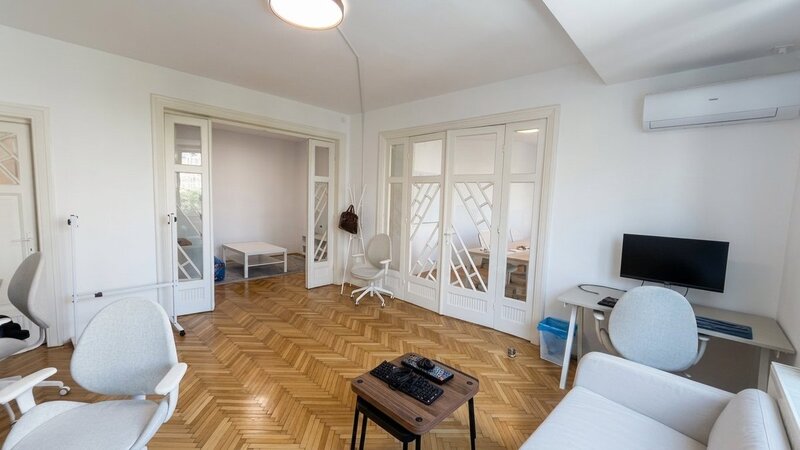 Piata Unirii Metrou, Renovat, 94 mp utili, 3 camere de inchiriat