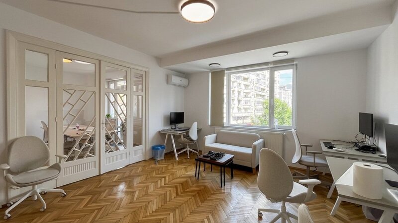 Piata Unirii Metrou, Renovat, 94 mp utili, 3 camere de inchiriat