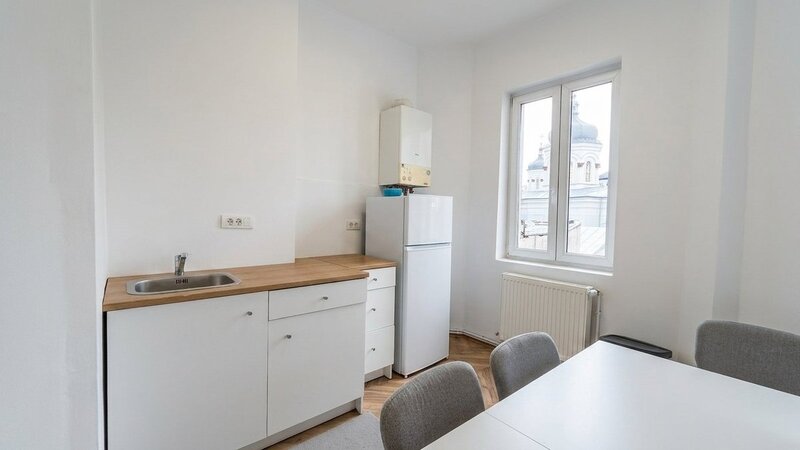 Piata Unirii Metrou, Renovat, 94 mp utili, 3 camere de inchiriat