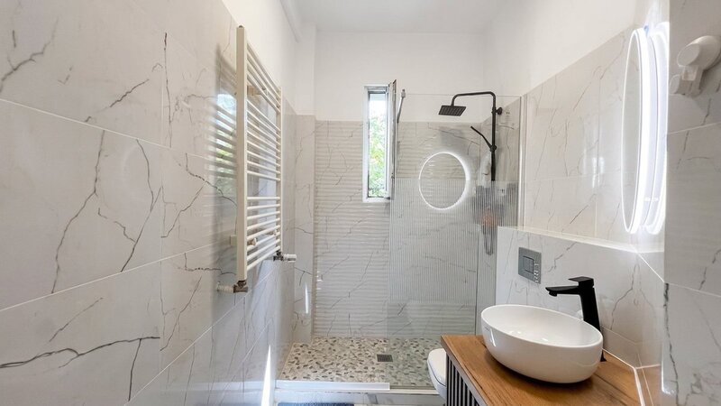 Piata Unirii Metrou, Renovat, 94 mp utili, 3 camere de inchiriat