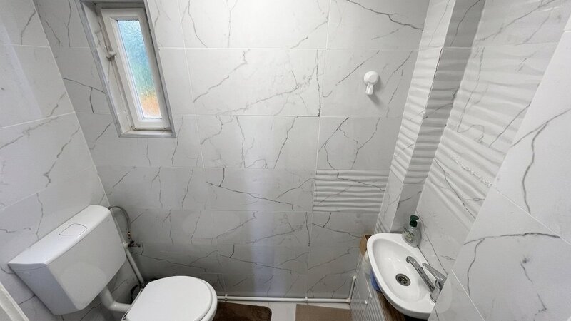 Piata Unirii Metrou, Renovat, 94 mp utili, 3 camere de inchiriat
