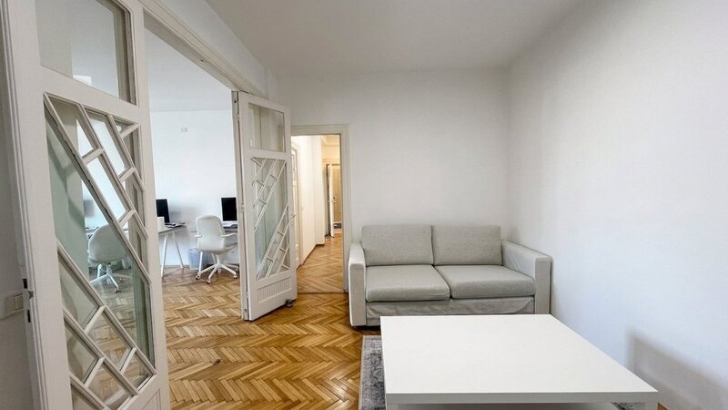 Piata Unirii Metrou, Renovat, 94 mp utili, 3 camere de inchiriat